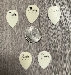 VINTAGE FENDER , NO R, WHITE TEARDROP, HEAVY GUITAR PICKS-LOT OF 5