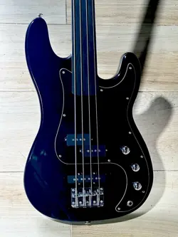 2007 FENDER PRECISION AMERICAN PERFORMER FRETLESS BASS