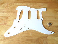 FENDER 2019 USA WHITE 1 PLY ERIC CLAPTON SIGNATURE STRATOCASTER PICKGUARD