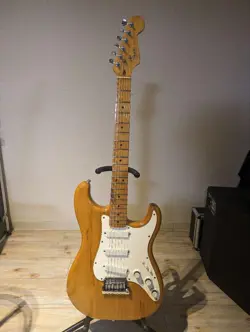 FENDER USA 1983 ELITE STRATOCASTER SAFE PACKING!