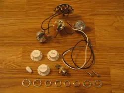 FENDER 2005 USA WHITE GREASE BUCKET STRATOCASTER ELECTRONIC CONTROL POTS HARNESS