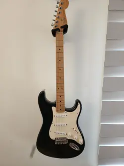 FENDER STRATOCASER BLACK