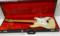 VINTAGE FENDER STRATOCASTER