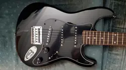 STRATOCASTER WITH BRIDGE
