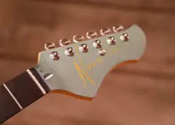 FENDER STRATOCASTER NOVO