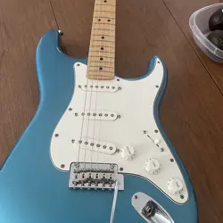 FENDER PLAYER SERIES STRATOCASTER ELECTRIC GUITAR - LAKE PLACID BLUE