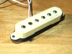 FENDER 2000'S USA AGED WHITE NOISELESS STRATOCASTER MIDDLE PICKUP