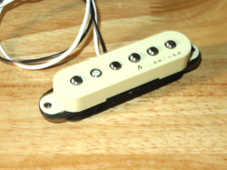 FENDER 2000'S USA AGED WHITE NOISELESS STRATOCASTER NECK PICKUP
