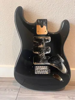 FENDER SQUIER FENDER STRATOCASTER FULL THICKNESS BODY