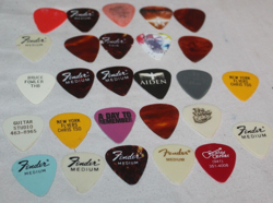 LOT OF GUITAR PICS PICKS SOME VINTAGE FENDER GUITAR STUDIO
