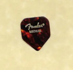 1 FENDER MEDIUM GAUGE GUITAR PICK 330 HOMEPLATE SHAPE 1990'S CELLULOID - 1 PICK