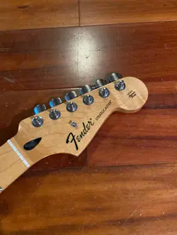 MAPLE STANDARD STRATOCASTER