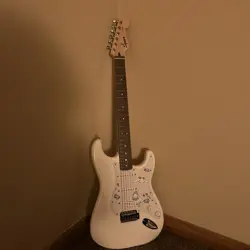 STRATOCASTER GUITAR