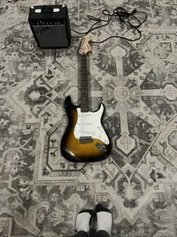 FENDER SQUIER STRATOCASTER 6-STRING ELECTRIC GUITAR SET - SUNBURST