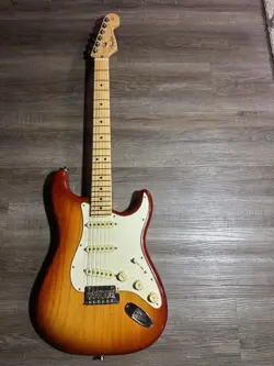 FENDER AMERICAN ORIGINAL '50S STRATOCASTER RIGHT-HANDED ELECTRIC GUITAR - 2-COLOR SUNBURST (MAPLE FINGERBOARD)