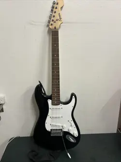 FENDER ELECTRIC GUITAR - SQUIER STRAT BLACK WITH CASE
