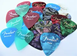 FENDER PREMIUM/CALIFORNIA CLEAR GUITAR PICKS 24 VARIETY PACK (THIN, MED & HEAVY)