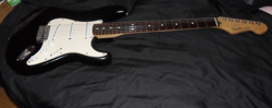 2004 FENDER MIM STANDARD STRATOCASTER WITH GIG BAG MEXICO BLACK