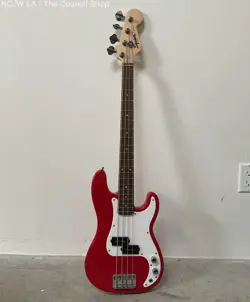 SQUIER BY FENDER MINI PRECISION BASS GUITAR