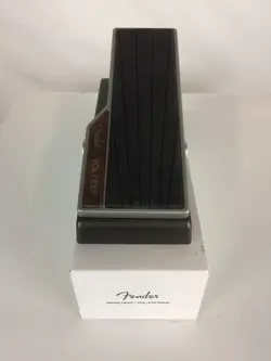 OPEN BOX FENDER TREAD-LIGHT VOLUME/EXPRESSION EFFECTS PEDAL