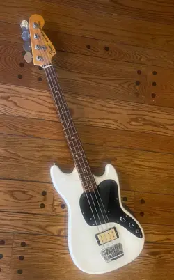 MASTER ELECTRIC BASS