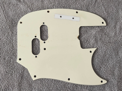 1975 PICKGUARD WHITE