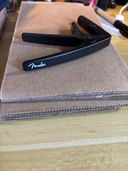 FENDER LAUREL CAPO FOR ACOUSTIC GUITAR - BLACK NEW