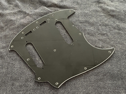 1978 1979 1980 1981 FENDER MUSTANG GUITAR BLACK PICKGUARD