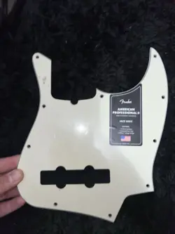 BASS MINT PICKGUARD
