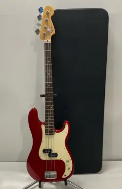 FENDER BASS GUITAR - SQUIER P BASS