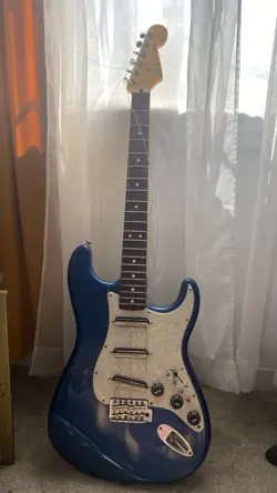 FENDER MZ8026052 STRATOCASTER GUITAR