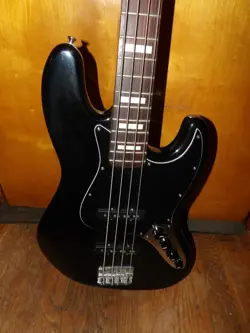 FENDER JAZZ BASS GUITAR DELUXE EDITION