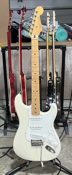 FENDER PLAYER STRATOCASTER-MEXICAN