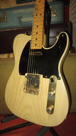 VINTAGE 1975 FENDER TELECASTER BLONDE W/ GOLD HARDWARE