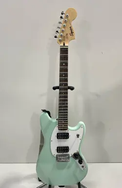 FENDER ELECTRIC GUITAR - SQUIER MUSTANG