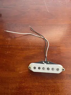 FENDER STRATOCASTER SINGLE COIL PICKUP STAGGERED POLES