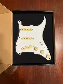 FENDER JIMI HENDRIX STRATOCASTER LOADED PICKGUARD