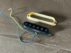 1969 1970 1971 1972 FENDER MUSTANG GUITAR PICKUP DUO SONIC MUSICMASTER