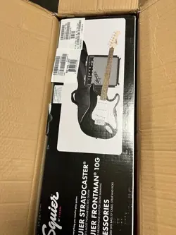 SQUIER STRATOCASTER PACK - BLACK