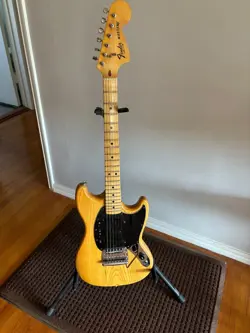 1977 FENDER MUSTANG-