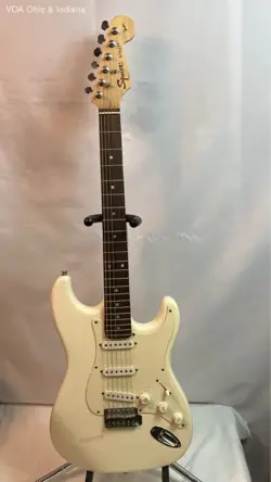 FENDER SQUIER AFFINITY SERIES STRATOCASTER OFF WHITE