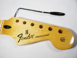 STRATOCASTER CONTOUR