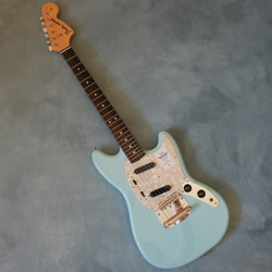 FENDER MADE IN JAPAN TRADITIONAL 60S MUSTANG DAPHNE BLUE  ELECTRIC GUITAR
