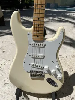 FENDER STRATOCASTER 70