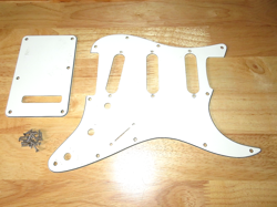 FENDER 2014 USA WHITE 3 PLY STRATOCASTER PICKGUARD & 1 PLY TREMOLO COVER