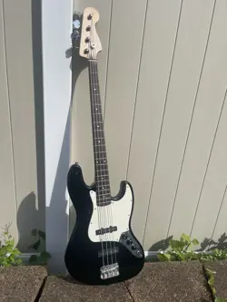 SQUIER BASS MINT