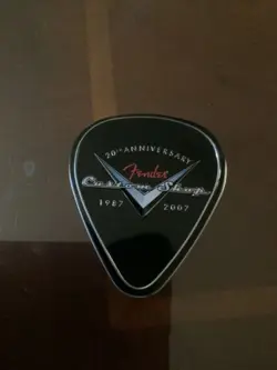 GUITAR PICKS IN