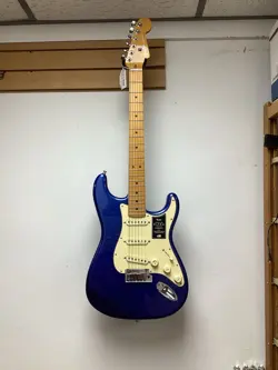 FENDER AMERICAN ULTRA STRATOCASTER ELECTRIC GUITAR - COBRA BLUE