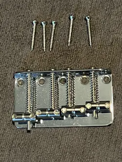 FENDER VINTAGE STYLE 4-SADDLE BASS BRIDGE ASSEMBLY, NICKEL