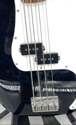 BLACK STRING RIGHT-HANDED